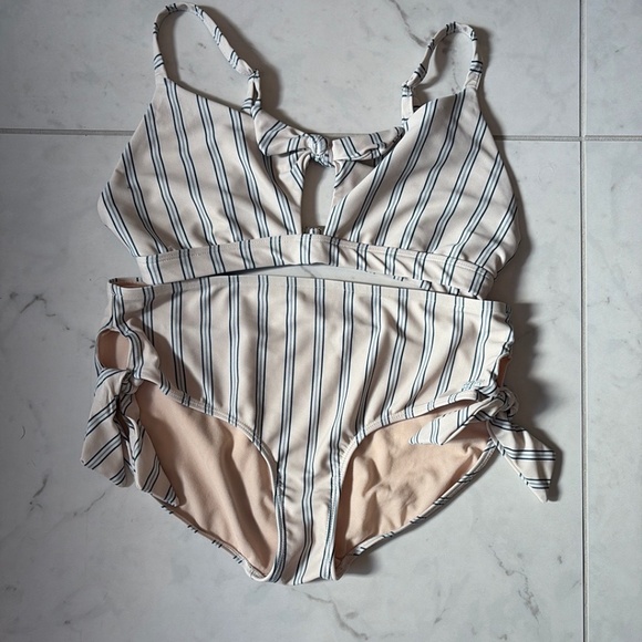 Albion Fit Bikini Top M Bottom Small - Picture 1 of 2